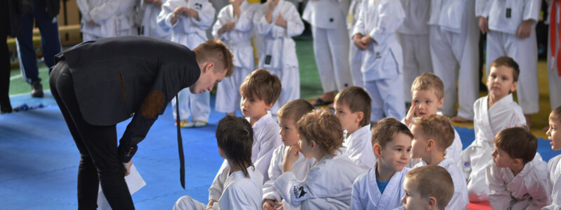 Тренера по каратэ - работа с детьми